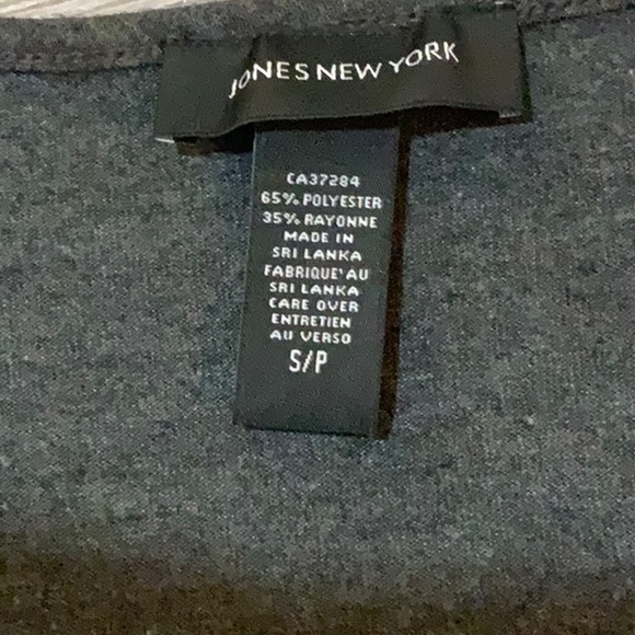 Jones New York Size Small Ladies Super Soft Grey TShirt with white lace collar. - Picture 2 of 7